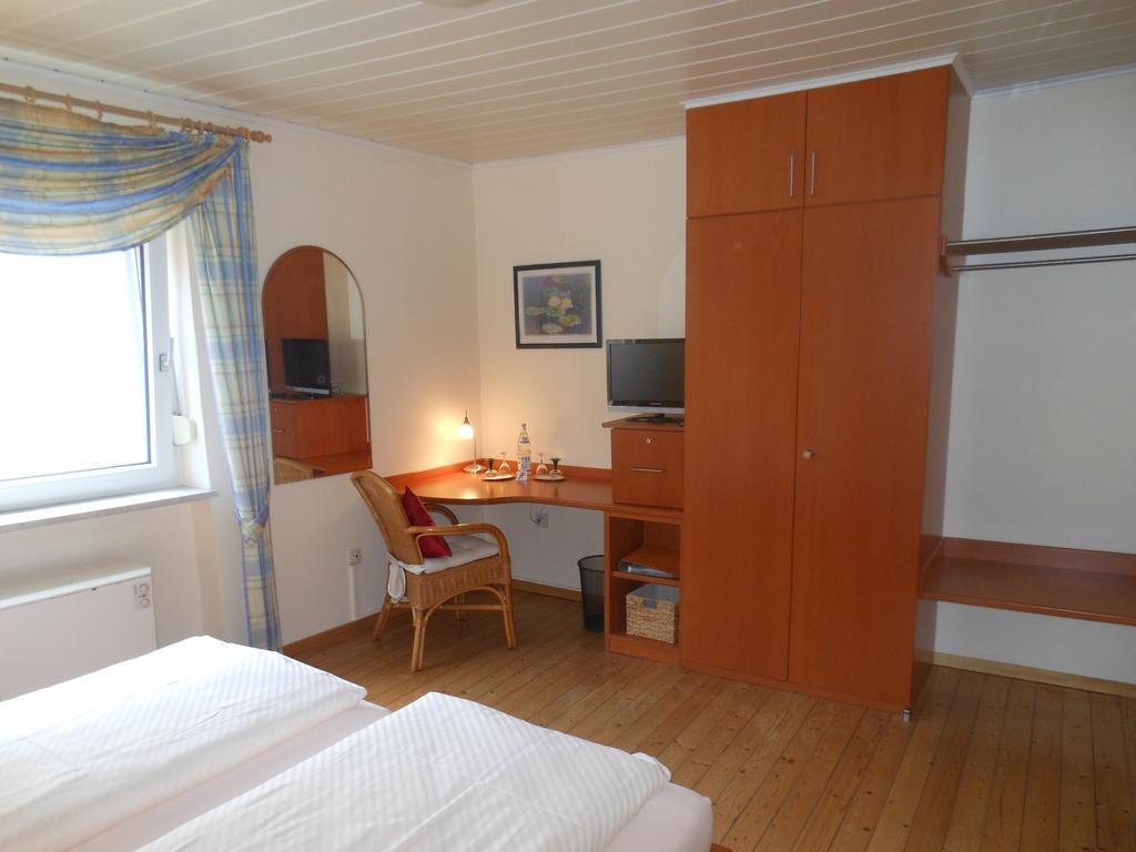 Wein- Und Gaestehaus M. Bai Mesenich Chambre photo