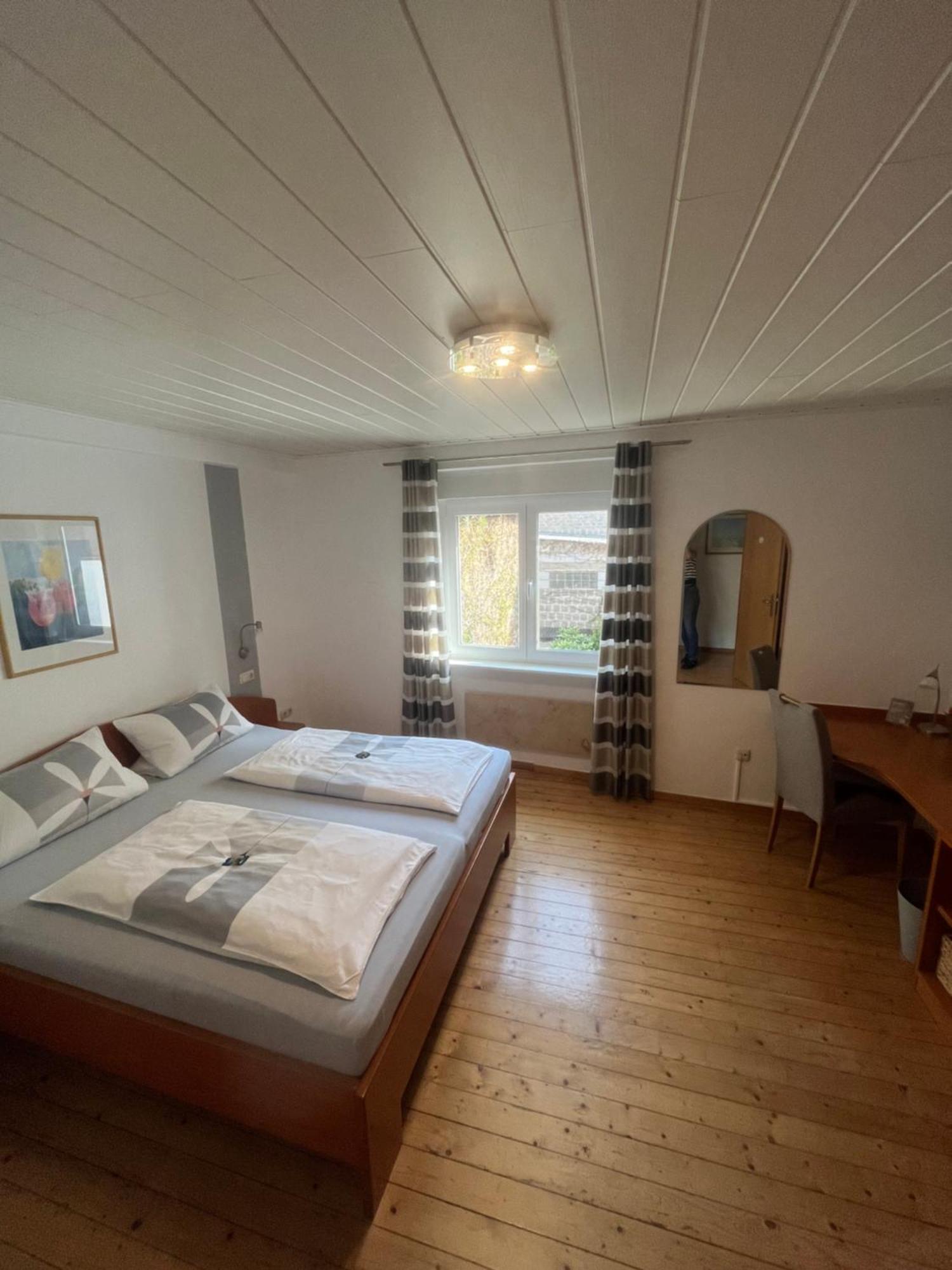 Wein- Und Gaestehaus M. Bai Mesenich Extérieur photo